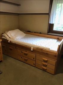 Abbildung: 2 Kastenbetten, 2 Kommoden, auch einzeln, zu verschenken 